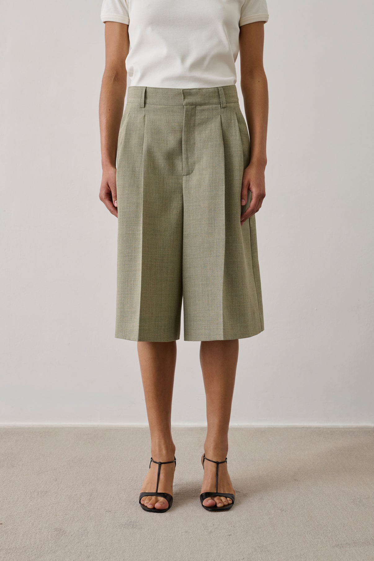 Imogen Bermuda Shorts - Almond - Cotton - Women vue 3