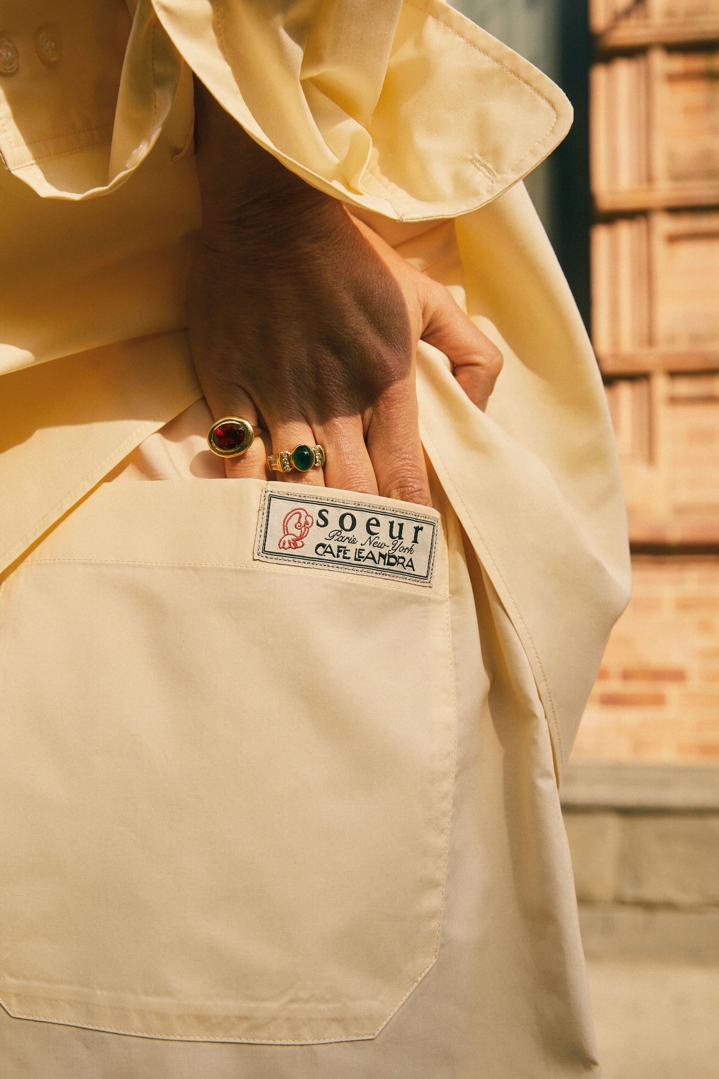 EAST OFF-WHITE SIDE SHORTS